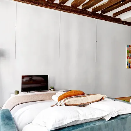 1br In Le Marais - Close To Notre-dame
